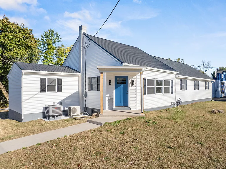 325 W Reliance Rd — Photo 2