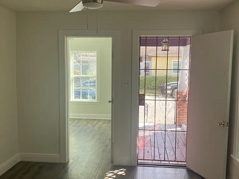 3516 Nagle St — Photo 3