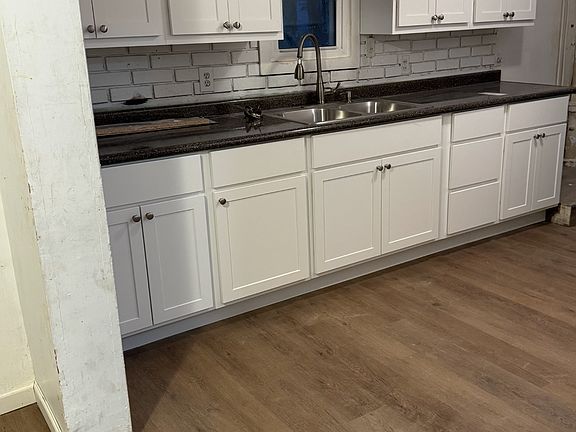 3rd image of 37 E Court St #1/2