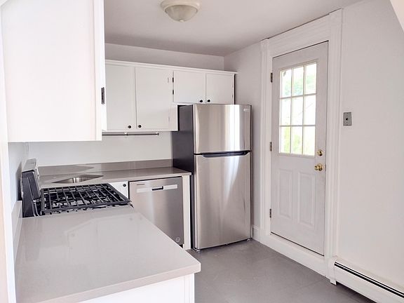 5th image of 33 Elysian Ave #2