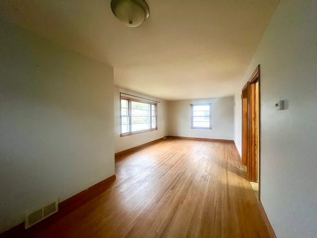 3 bed, 1120 sqft, $1,550 — Photo 4