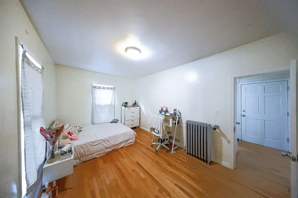 4 bed, 1350 sqft, $4,900 — Photo 3