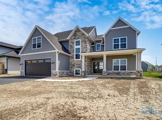 2693 Woods Edge Rd, Perrysburg, OH 43551