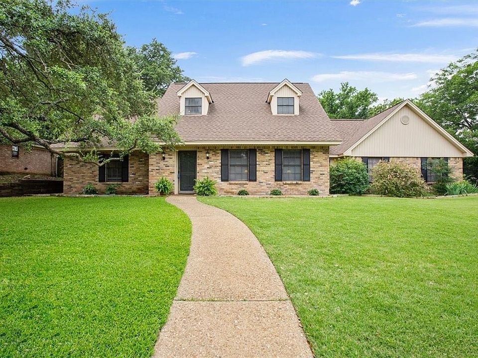 1st image of 804 Willow Creek Dr