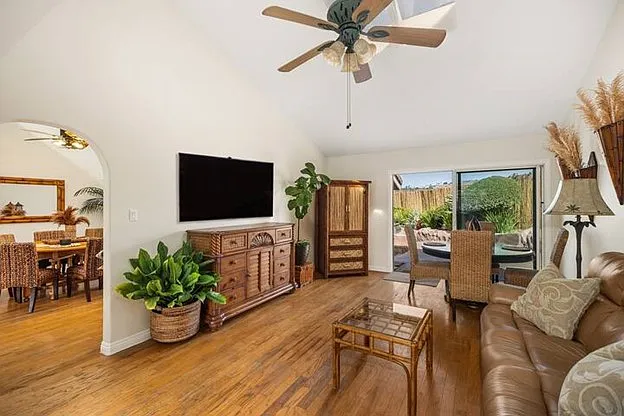 631 Calle Miguel — Photo 18