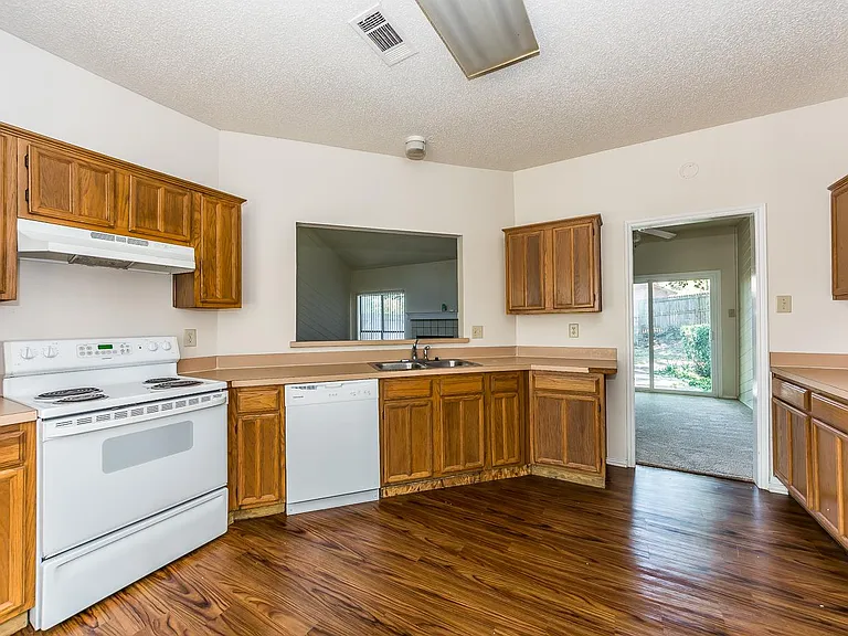 2710 Francisco Dr — Photo 35