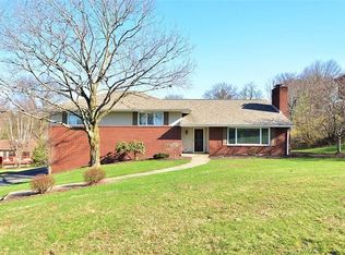 2678 Thorntree Dr, Pittsburgh, PA 15241