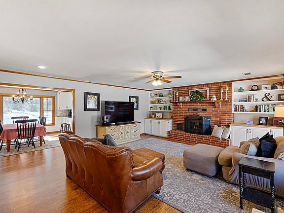 4th image of 214 Shumac Ln