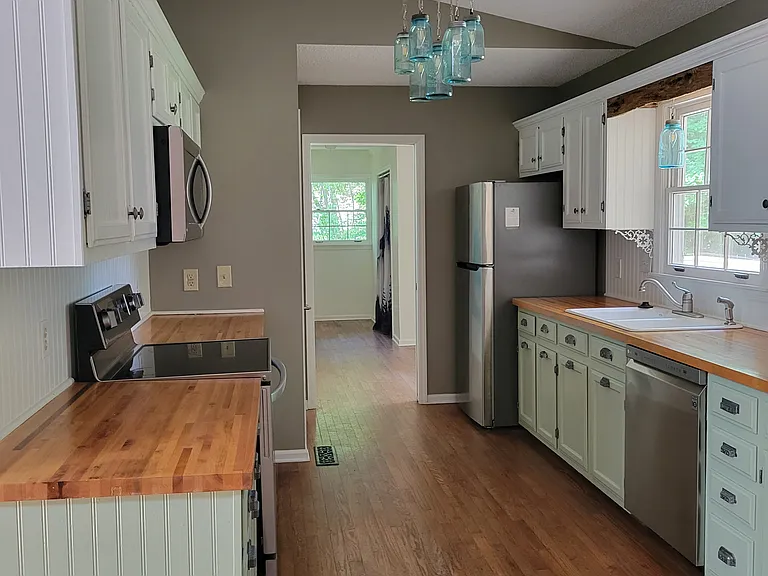 110 Hilton Ln — Photo 12