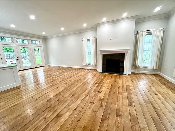 5th image of 3470 Swan Lake Ln