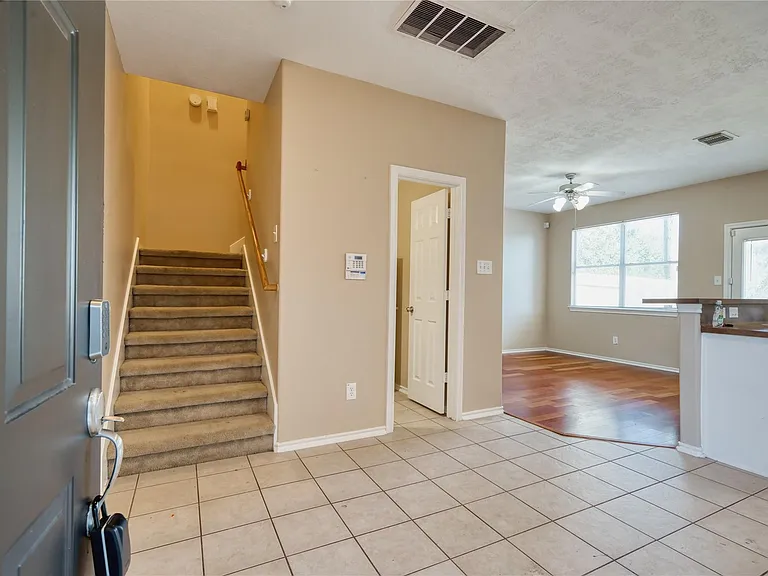 2831 Hackamore Hollow Ln — Photo 6