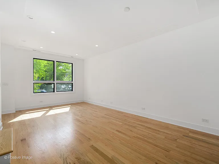 1838 N Rockwell St #1 — Photo 18