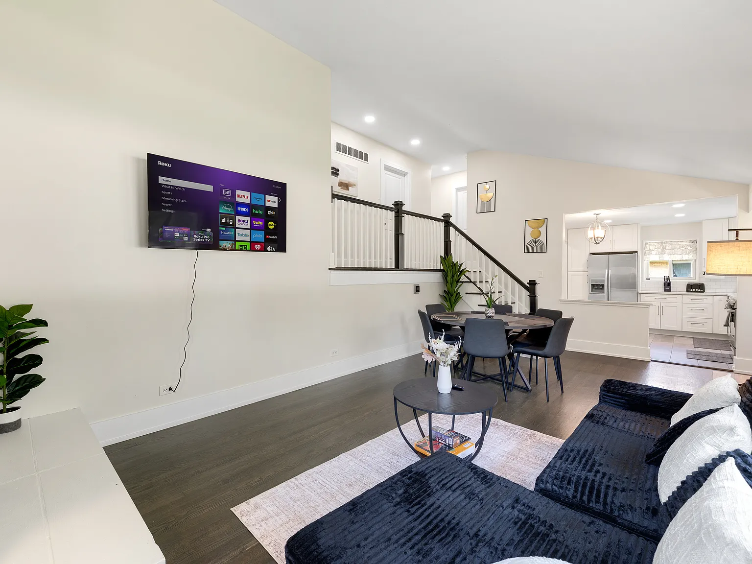 3 bed, 1200 sqft, $9,900 — Photo 1
