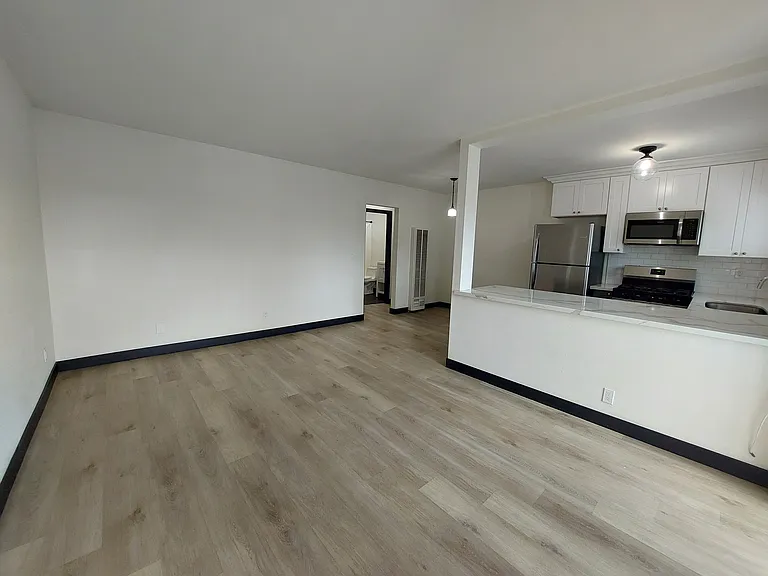 4286 45th St #6 — Photo 3