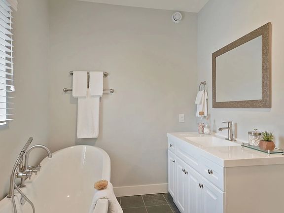 2nd image of 2309 Lyndale Ave S Unit 301