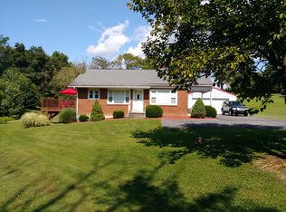17 Daisy Ln, Bernville, PA 19506