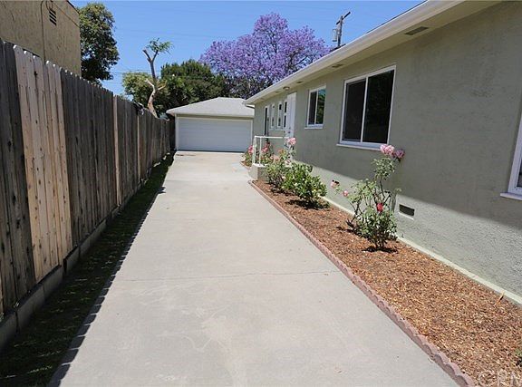 3rd image of 2645 Daisy Ave