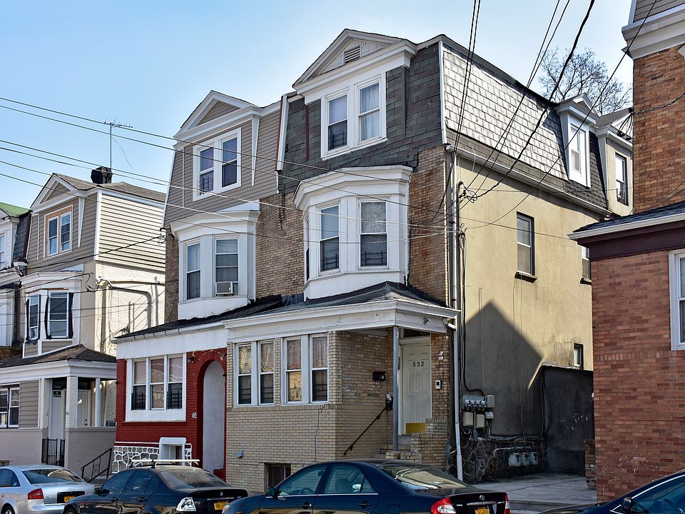 Legal 3-family on East 3rd in Mount Vernon