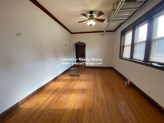 2nd image of 5230 N Rockwell St #B