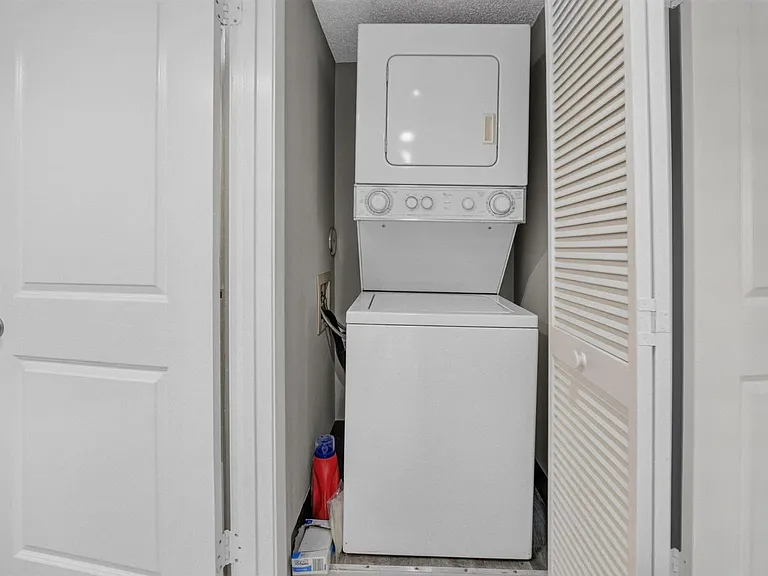 7473 Glendevon Ln #402 — Photo 33