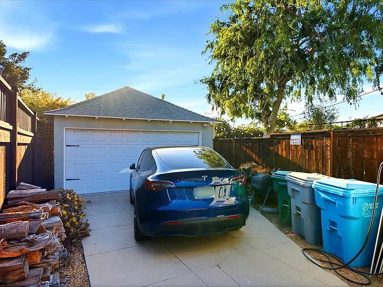 4526 Euclid Ave — Photo 34