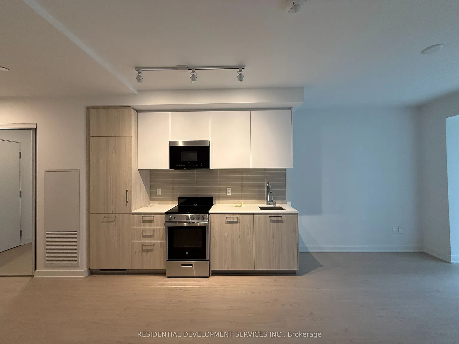 Ivy Condos — Photo 4
