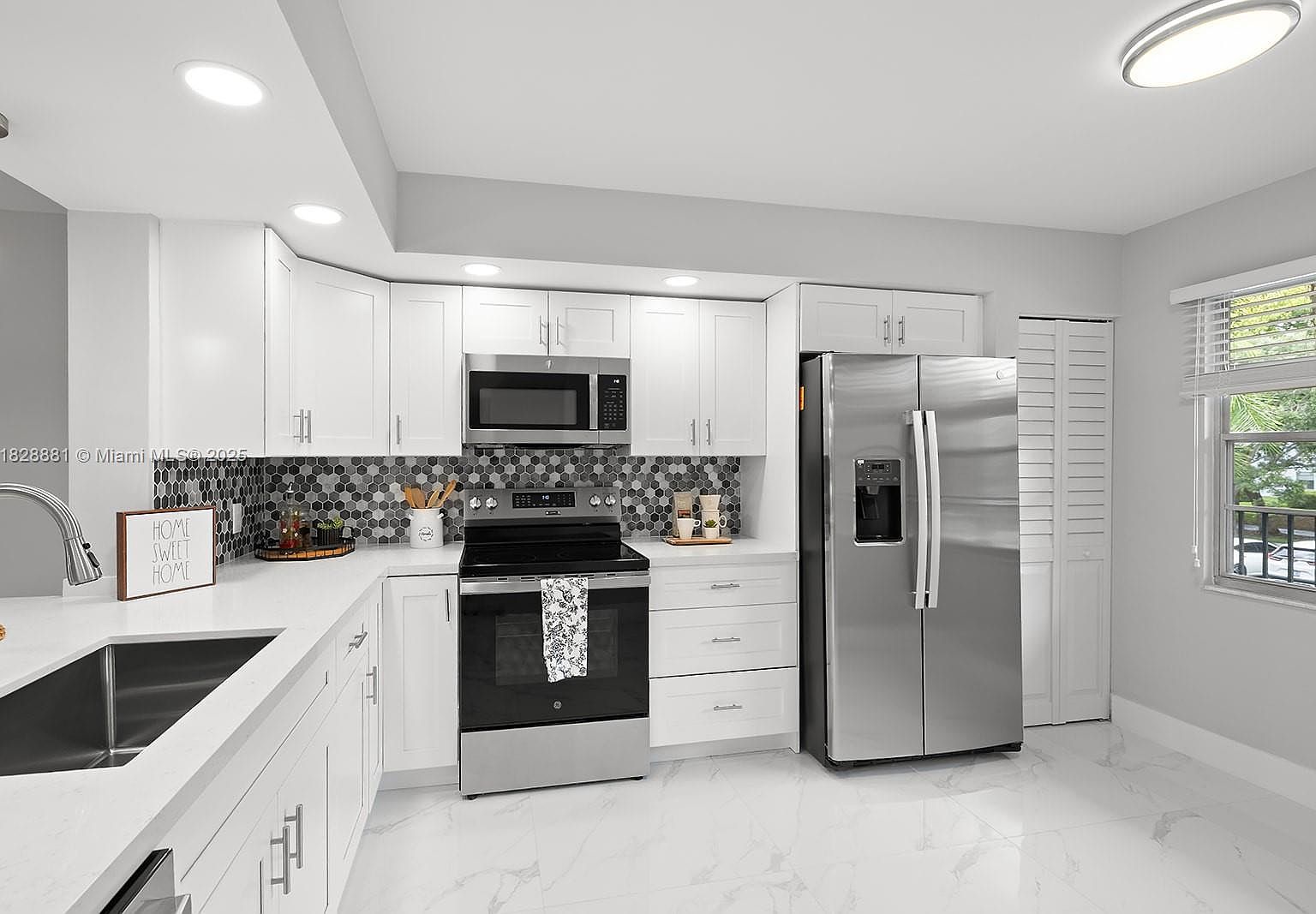 12500 SW 6th St APT 206N