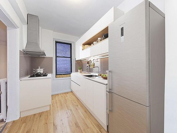 5th image of 200 W 90th St APT 6A