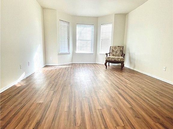 4th image of 1907 Timber Oaks Ln