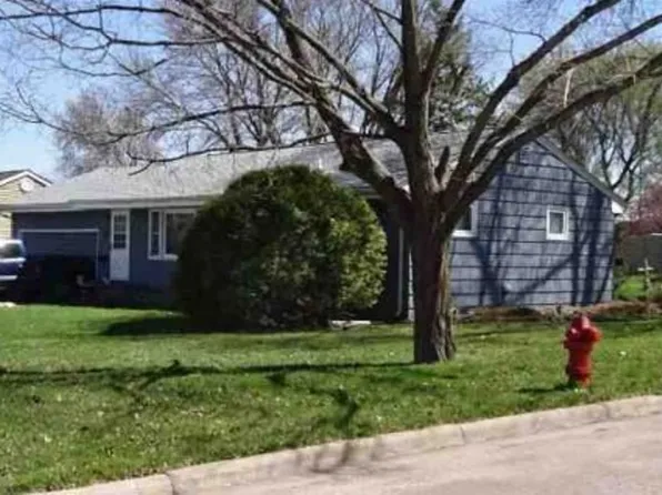 375 1st St, Windom, MN 56101
