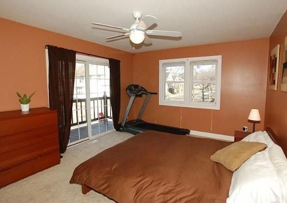 5th image of 905 E Hadley St