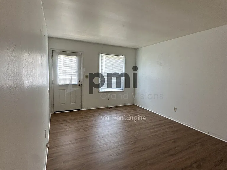 1612 University Dr — Photo 16