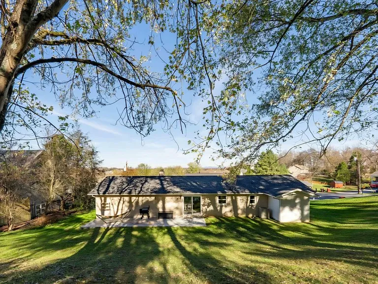 2 Lambeth Ct — Photo 6