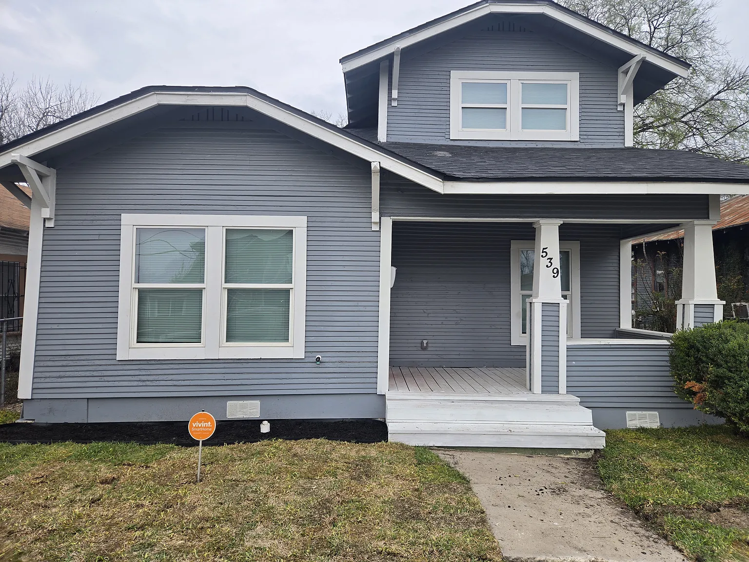 539 Hicks Ave — Photo 2