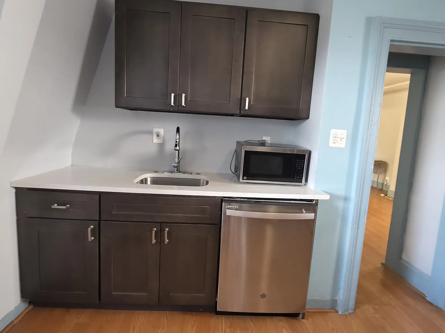 1 bed, 900 sqft, $2,100 — Photo 2