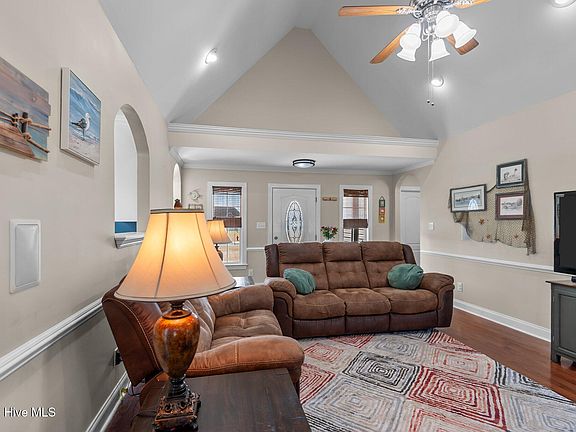 3rd image of 515 Heron Drive