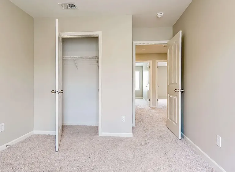 1001 Park View Dr — Photo 5