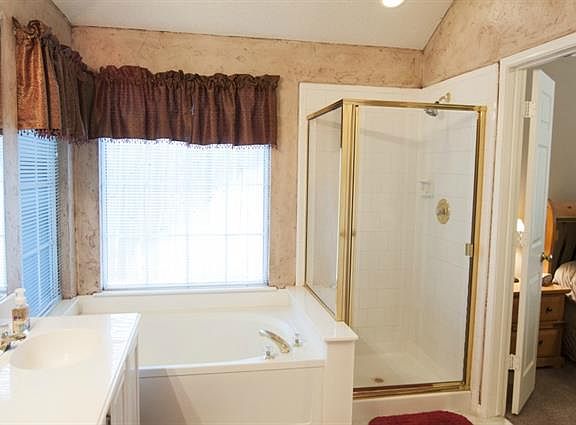 5th image of 1233 Hershey Ln