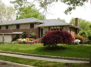 18 Larch Dr, New Hyde Park, NY 11040