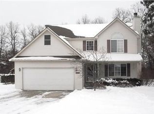 1069 Clearview Dr, Oxford, MI