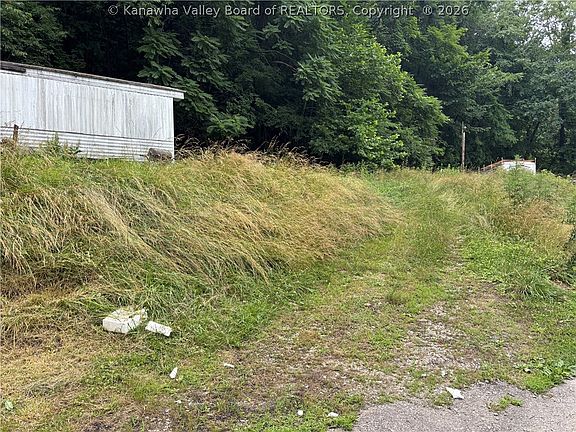 5th image of 198 Collins Dr