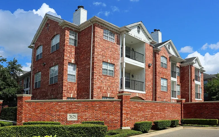 Lanesborough Apartments — Photo 27