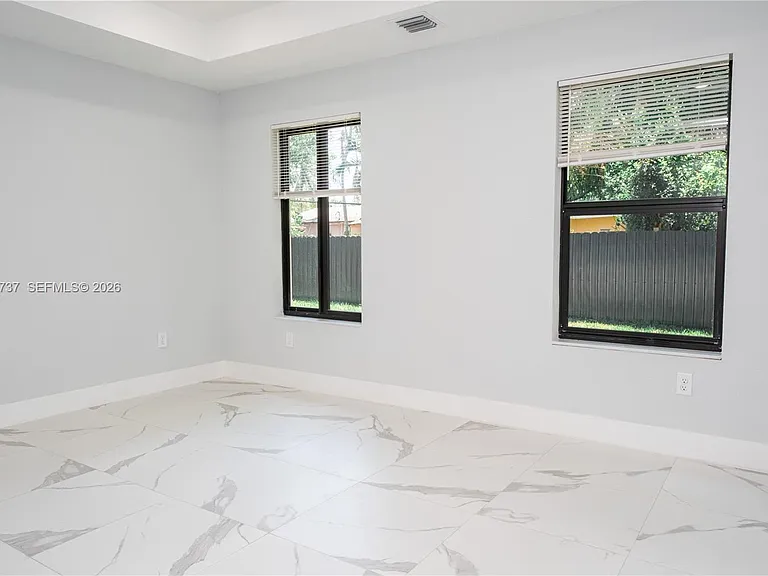 2522 NW 9th Pl — Photo 23