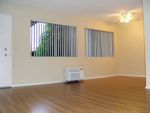 2nd image of 13930 Burbank Blvd APT 211