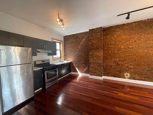 4th image of 365 Franklin Ave #3R