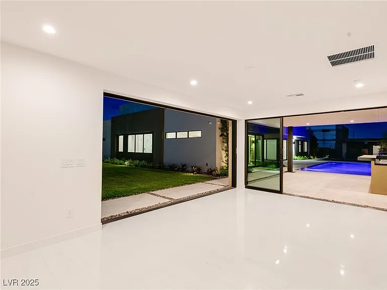 7385 Heron Canyon Ct — Photo 34