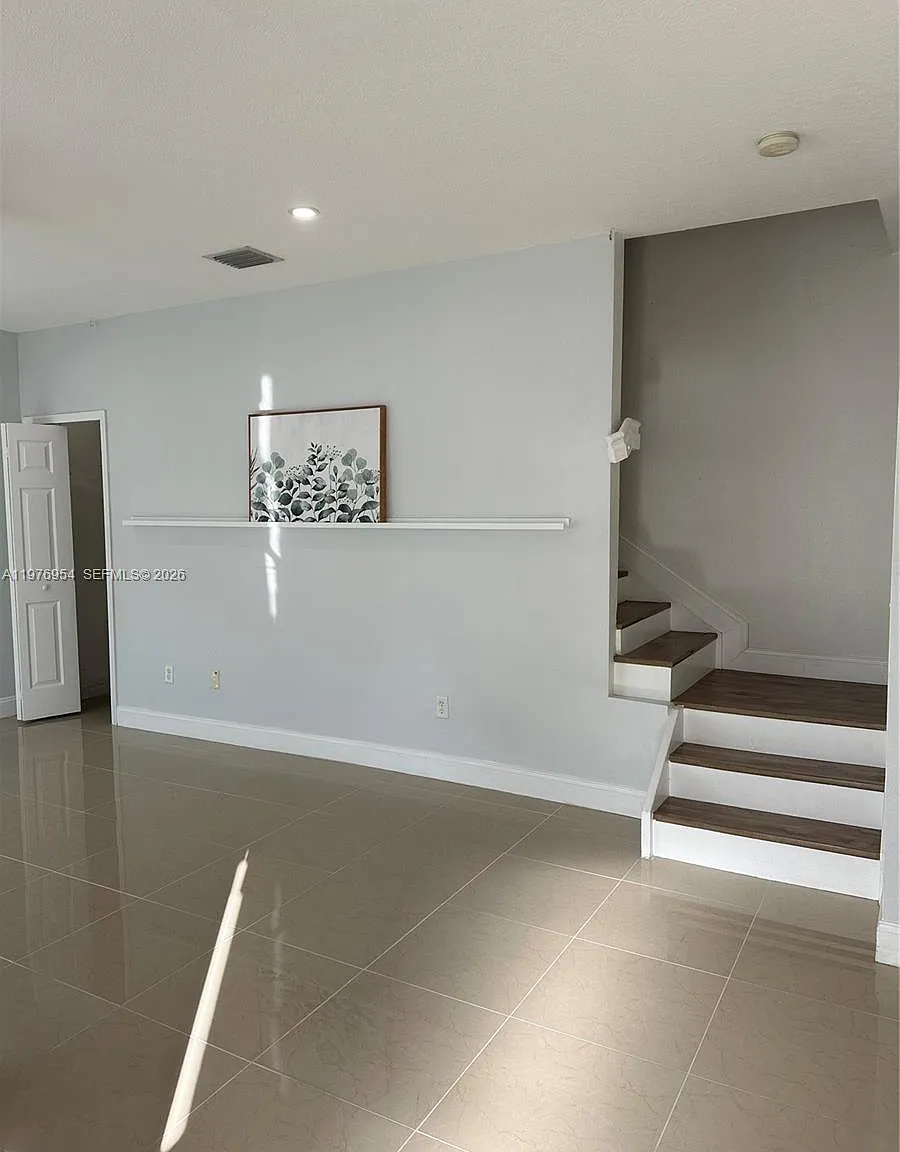 SW 39th St, Hollywood — Photo 2