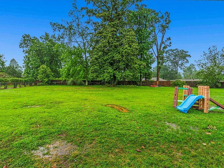 10035 Devonshire Dr — Photo 11