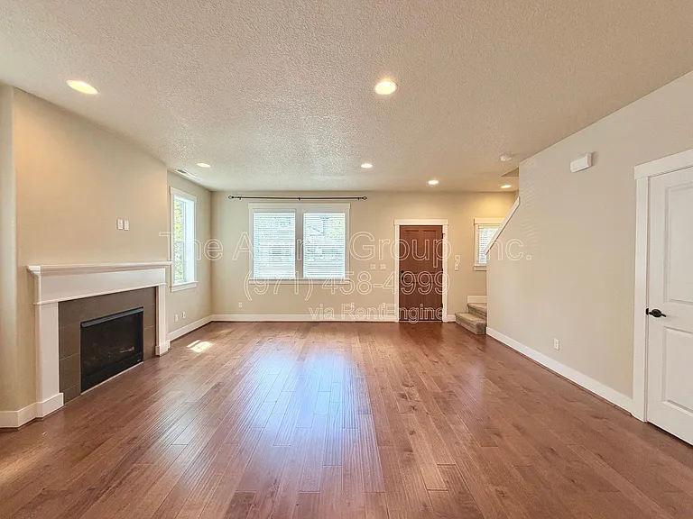 378 SW Mitchum Ter — Photo 3