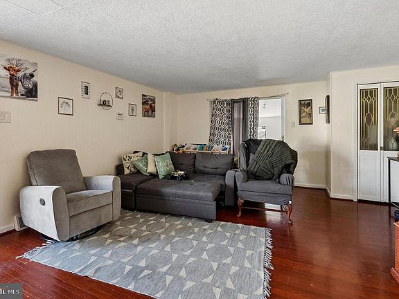 2nd image of 2842 Michael Rd